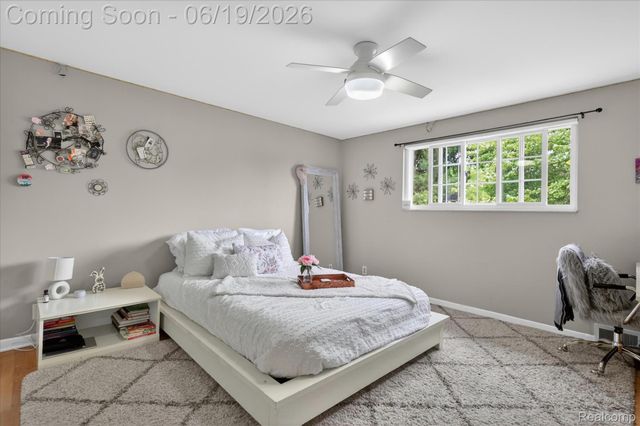 19780 Edshire Lane, Grosse Pointe Woods, MI 48236