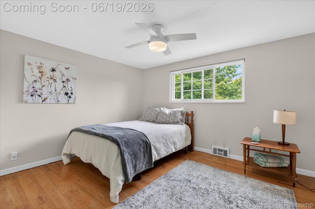 19780 Edshire Lane, Grosse Pointe Woods, MI 48236