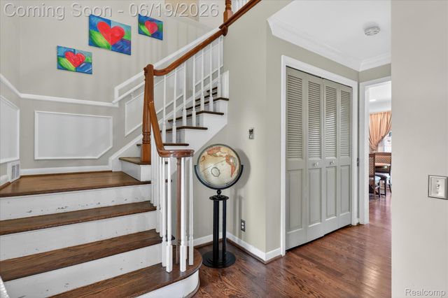19780 Edshire Lane, Grosse Pointe Woods, MI 48236