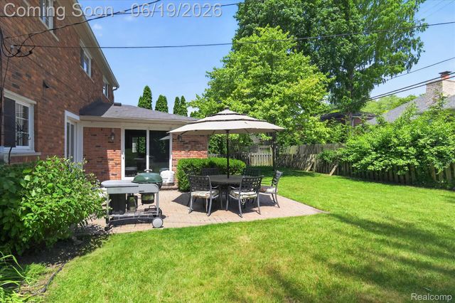 19780 Edshire Lane, Grosse Pointe Woods, MI 48236