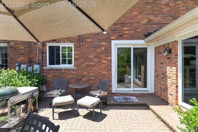 19780 Edshire Lane, Grosse Pointe Woods, MI 48236