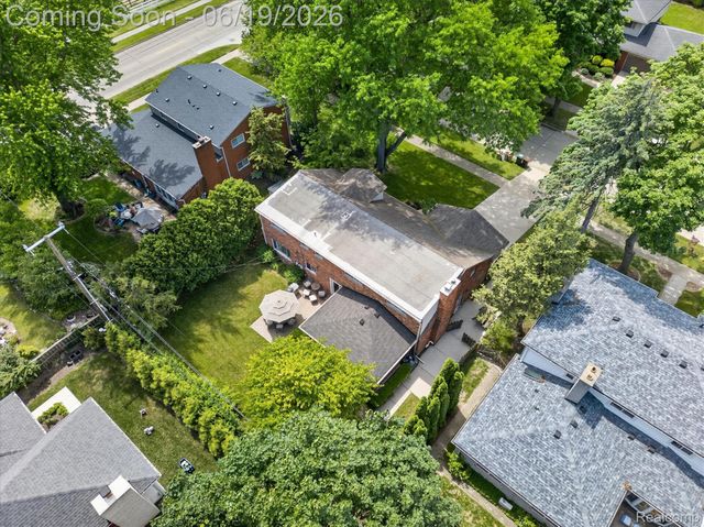 19780 Edshire Lane, Grosse Pointe Woods, MI 48236