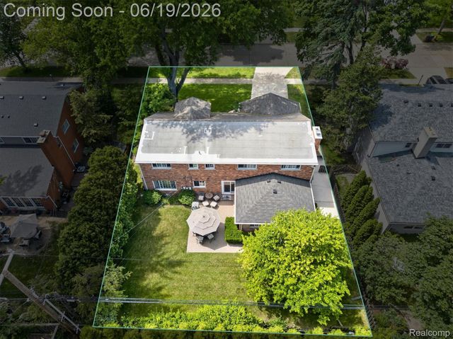 19780 Edshire Lane, Grosse Pointe Woods, MI 48236
