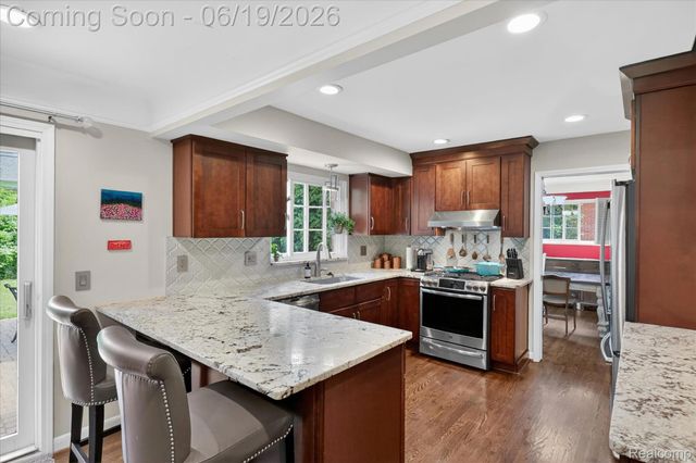 19780 Edshire Lane, Grosse Pointe Woods, MI 48236