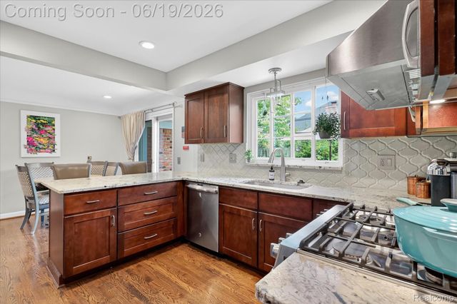 19780 Edshire Lane, Grosse Pointe Woods, MI 48236