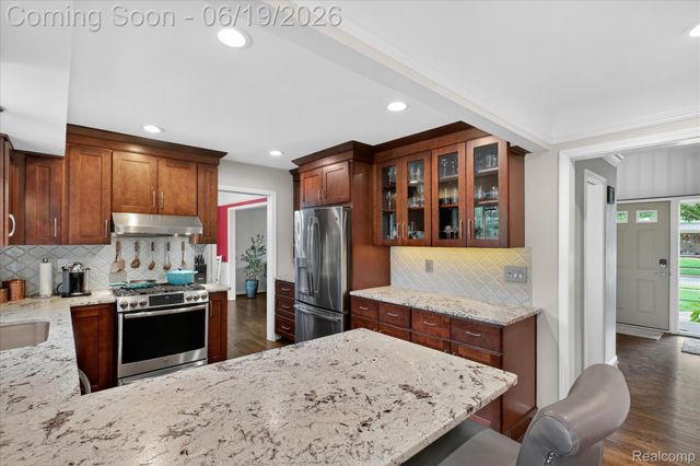 19780 Edshire Lane, Grosse Pointe Woods, MI 48236