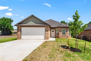 205 E Abbott Lane, Mustang, OK 73064