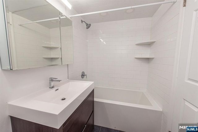 69 Amethyst Lane 283, Paterson, NJ 07501