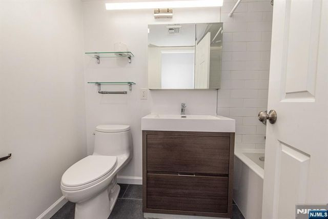 69 Amethyst Lane 283, Paterson, NJ 07501