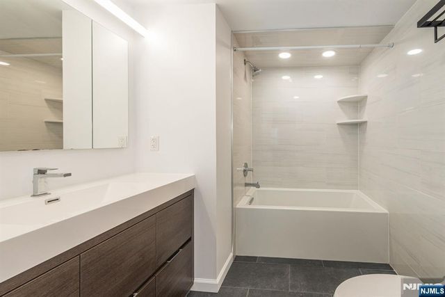 69 Amethyst Lane 283, Paterson, NJ 07501