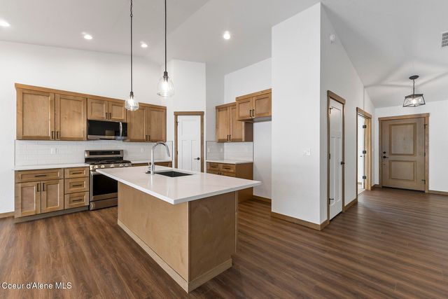 9065 W Swather Ave, Rathdrum, ID 83858