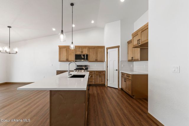 9065 W Swather Ave, Rathdrum, ID 83858