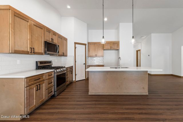 9065 W Swather Ave, Rathdrum, ID 83858