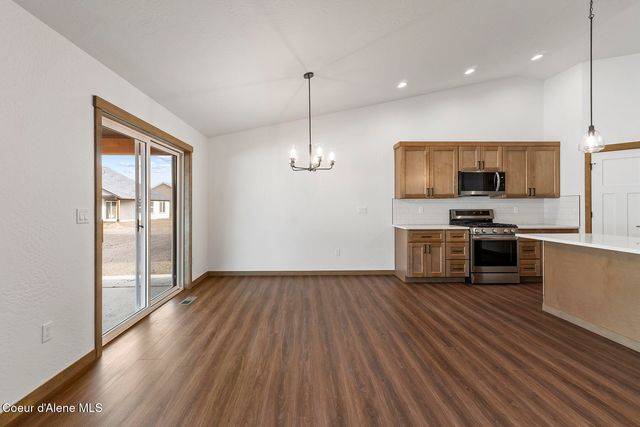 9065 W Swather Ave, Rathdrum, ID 83858