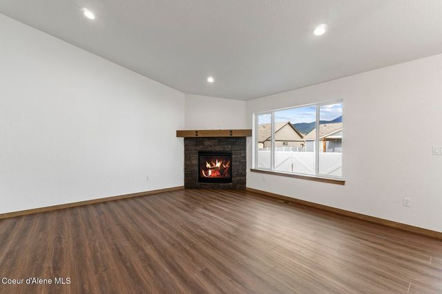 9065 W Swather Ave, Rathdrum, ID 83858