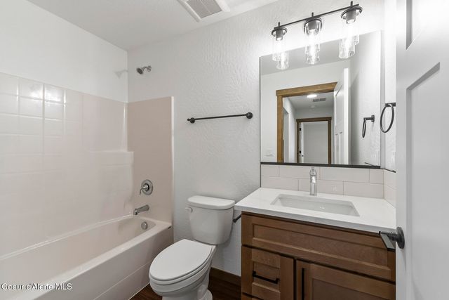 9065 W Swather Ave, Rathdrum, ID 83858