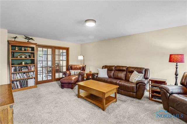 2062 Lexington Drive, Perrysburg, OH 43551