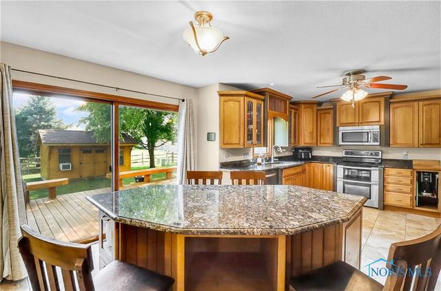 2062 Lexington Drive, Perrysburg, OH 43551