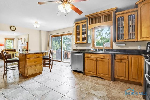 2062 Lexington Drive, Perrysburg, OH 43551