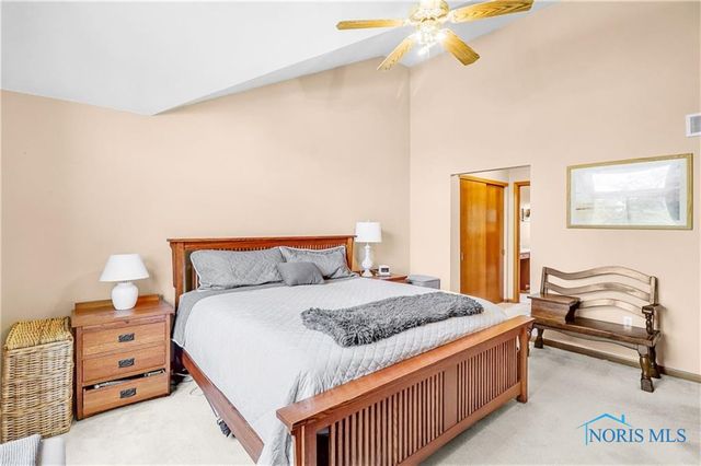 2062 Lexington Drive, Perrysburg, OH 43551