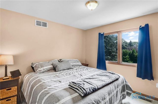 2062 Lexington Drive, Perrysburg, OH 43551