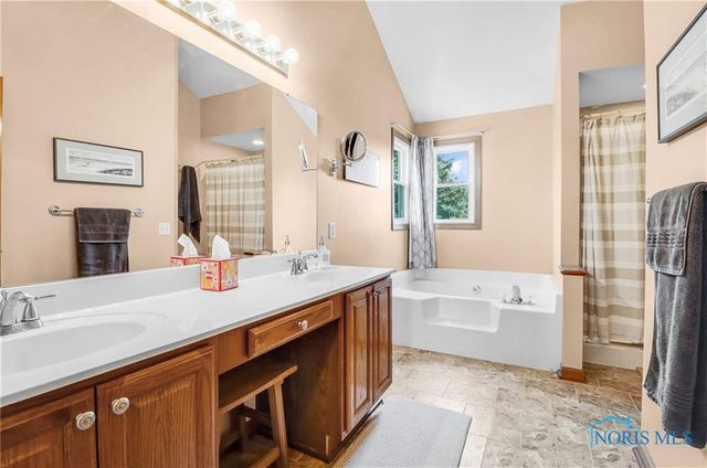 2062 Lexington Drive, Perrysburg, OH 43551