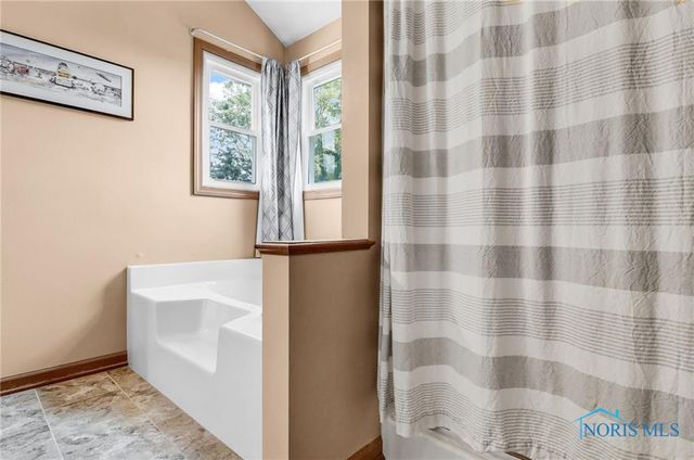 2062 Lexington Drive, Perrysburg, OH 43551