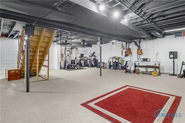 2062 Lexington Drive, Perrysburg, OH 43551