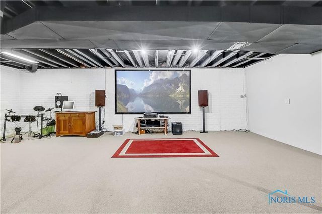 2062 Lexington Drive, Perrysburg, OH 43551