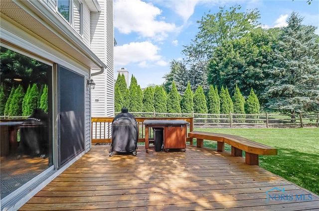 2062 Lexington Drive, Perrysburg, OH 43551