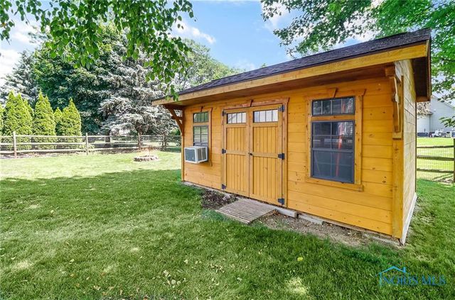 2062 Lexington Drive, Perrysburg, OH 43551