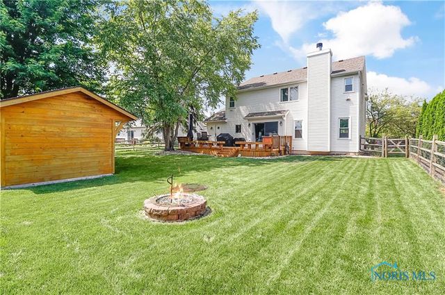 2062 Lexington Drive, Perrysburg, OH 43551