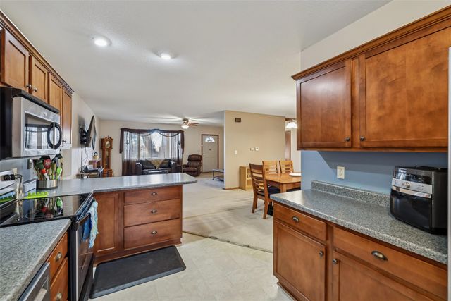 2000 SW 1st Street, Des Moines, IA 50315