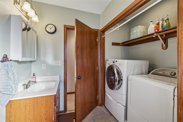 2000 SW 1st Street, Des Moines, IA 50315