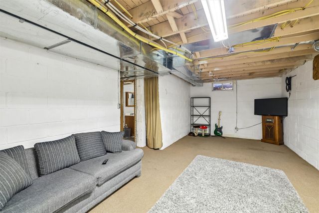 2000 SW 1st Street, Des Moines, IA 50315