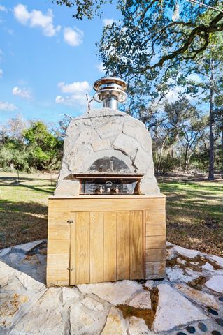 1465 County Road 401, Edna, TX 77957