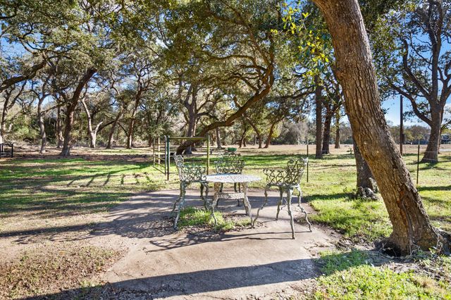 1465 County Road 401, Edna, TX 77957