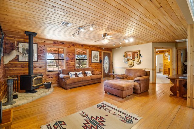 1465 County Road 401, Edna, TX 77957