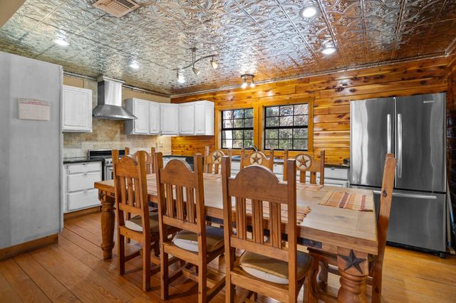 1465 County Road 401, Edna, TX 77957