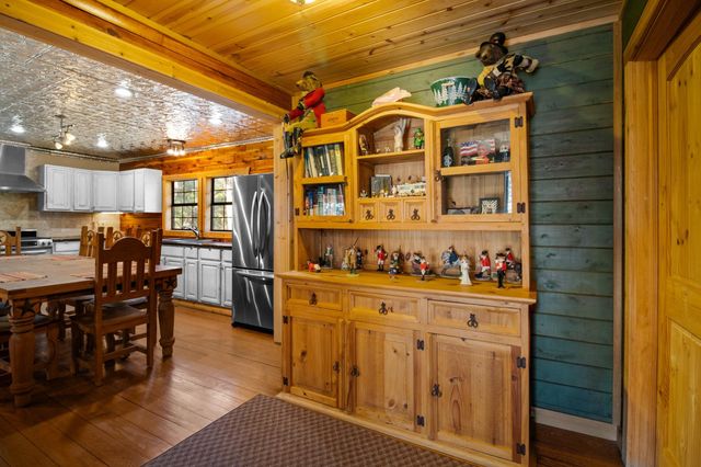 1465 County Road 401, Edna, TX 77957