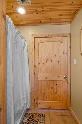 1465 County Road 401, Edna, TX 77957