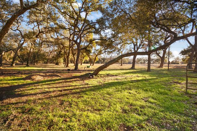 1465 County Road 401, Edna, TX 77957