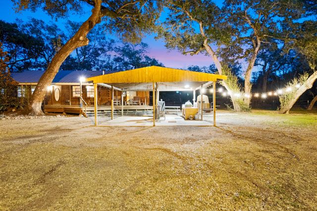 1465 County Road 401, Edna, TX 77957