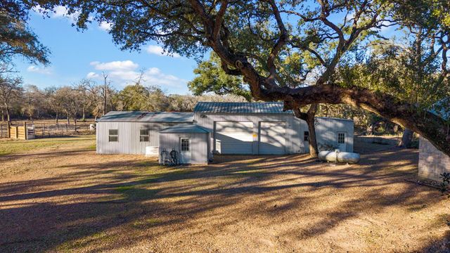 1465 County Road 401, Edna, TX 77957