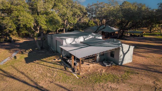 1465 County Road 401, Edna, TX 77957