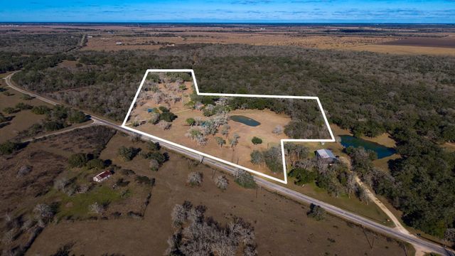 1465 County Road 401, Edna, TX 77957
