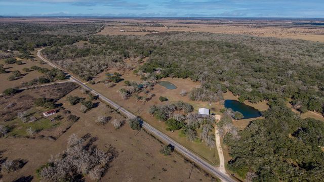 1465 County Road 401, Edna, TX 77957