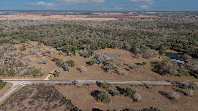 1465 County Road 401, Edna, TX 77957
