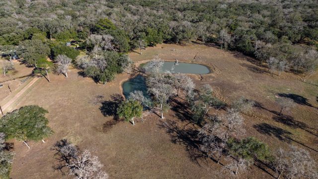 1465 County Road 401, Edna, TX 77957