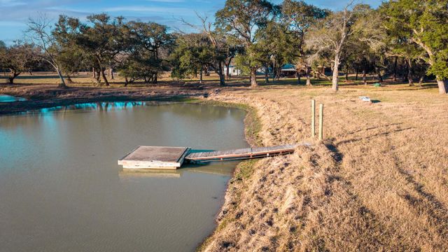 1465 County Road 401, Edna, TX 77957